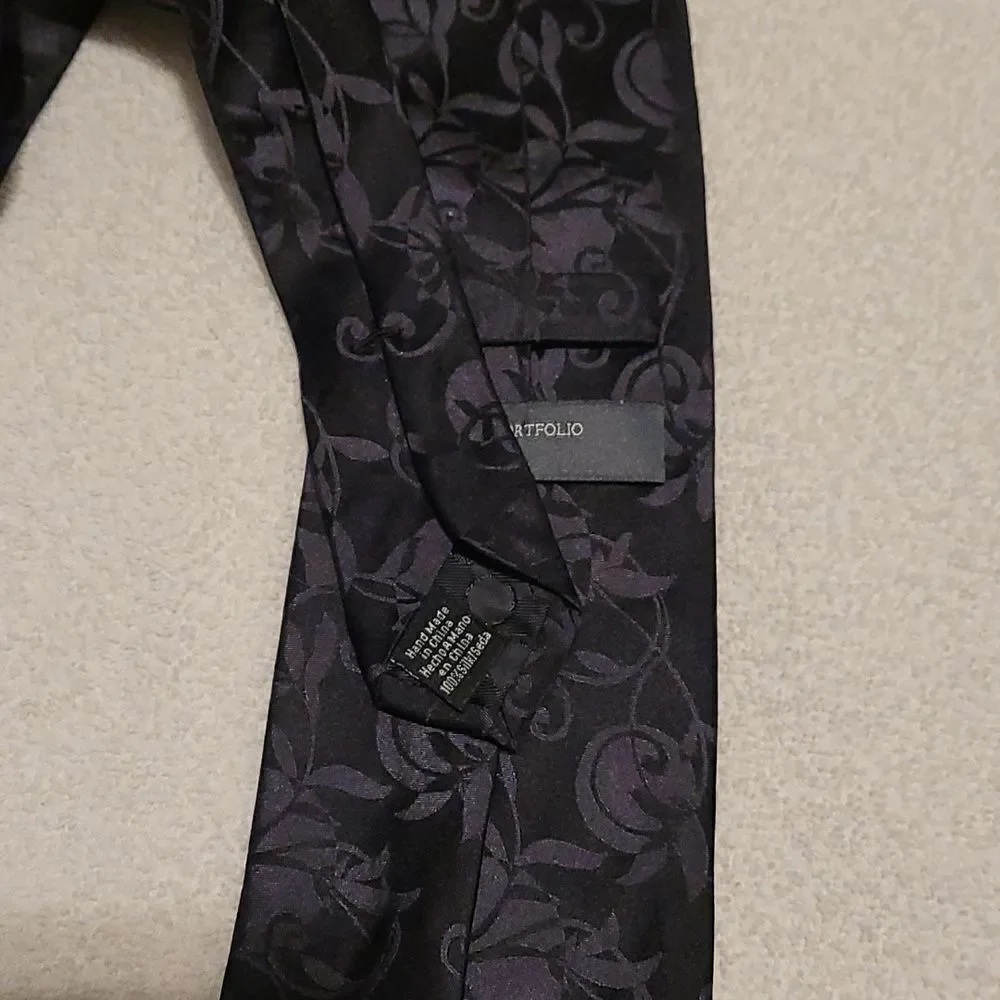 ‎Perry Ellis portfolio all silk black tie